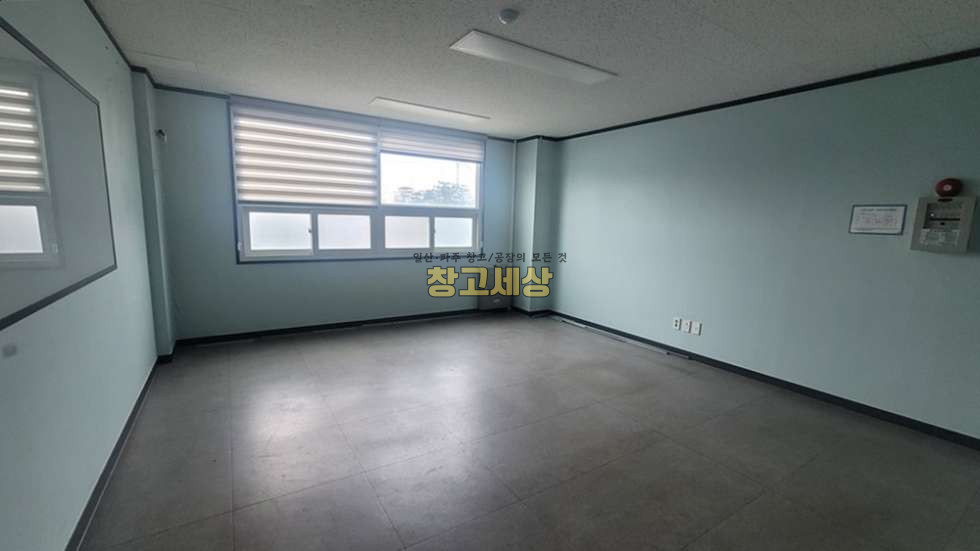 경기 고양일산서구 법곳동 245평(808㎡) / 창고 및 2종근생 / 사옥형창고 / 내부사무실 / 화물엘리베이터 / 단독마당 / 츄레라OK / 자유로1분 월세 매물번호 11215 사진 11
