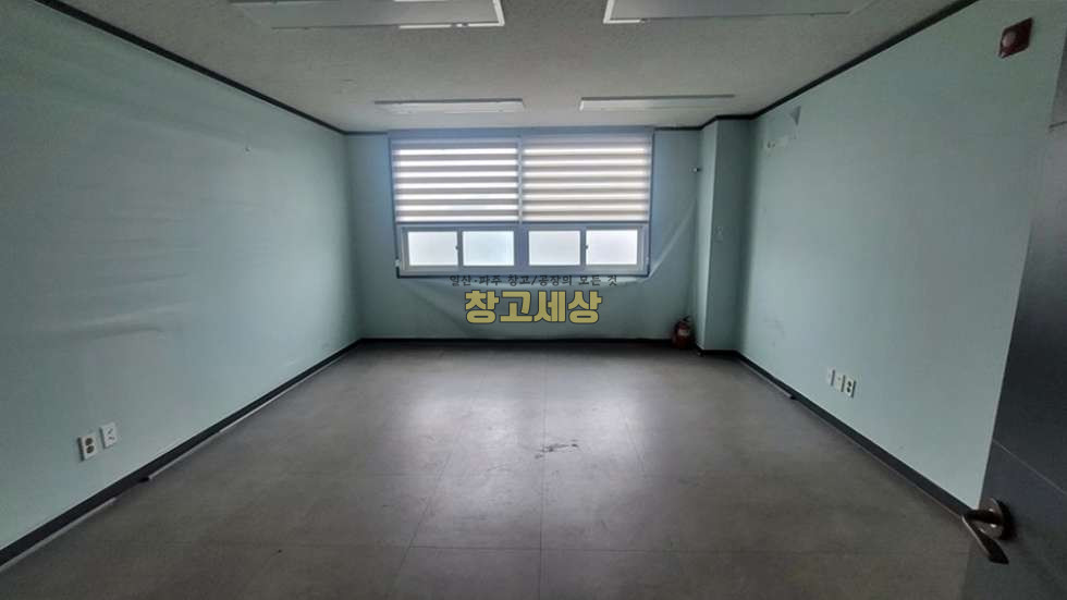 경기 고양일산서구 법곳동 245평(808㎡) / 창고 및 2종근생 / 사옥형창고 / 내부사무실 / 화물엘리베이터 / 단독마당 / 츄레라OK / 자유로1분 월세 매물번호 11215 사진 13