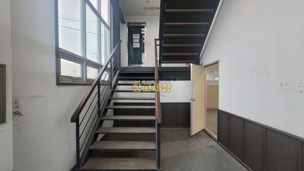 경기 고양일산서구 법곳동 245평(808㎡) / 창고 및 2종근생 / 사옥형창고 / 내부사무실 / 화물엘리베이터 / 단독마당 / 츄레라OK / 자유로1분 월세 매물번호 11215 사진 16