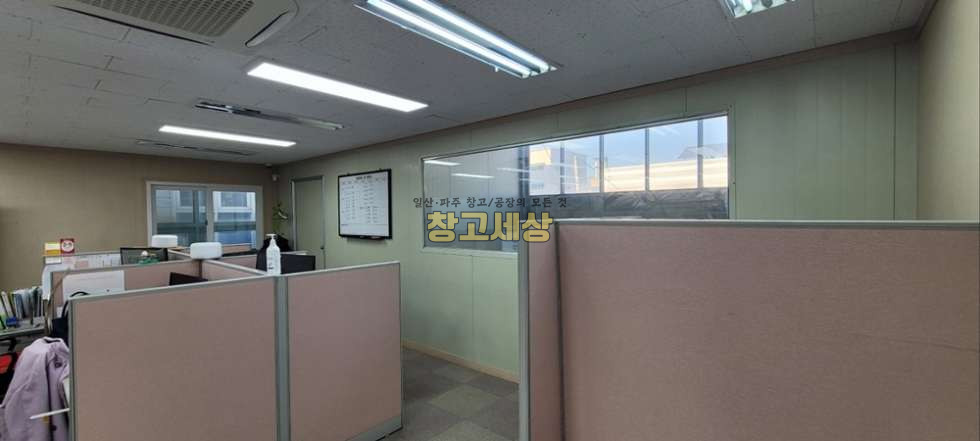 경기 고양일산서구 덕이동 115평(378㎡) / 창고시설 / 복층구조 / 내부화장실 / 내부사무실/ 5톤OK / 대중교통OK / 공실 월세 매물번호 11097 사진 13