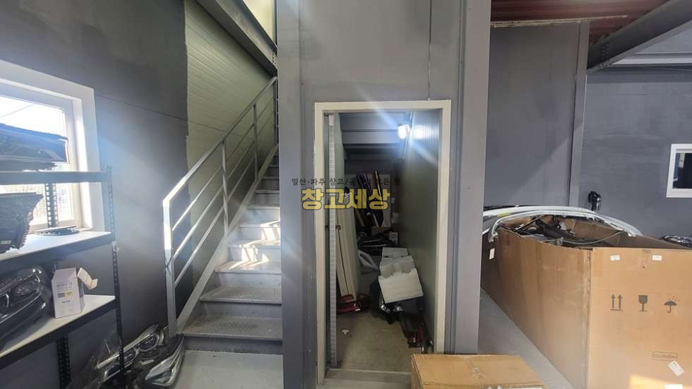 경기 고양일산동구 성석동 35평(113㎡) / 1종근생 / 복층사무실 / 전기18KW / 소형창고 / 빠른입주 월세 매물번호 10996 사진 6