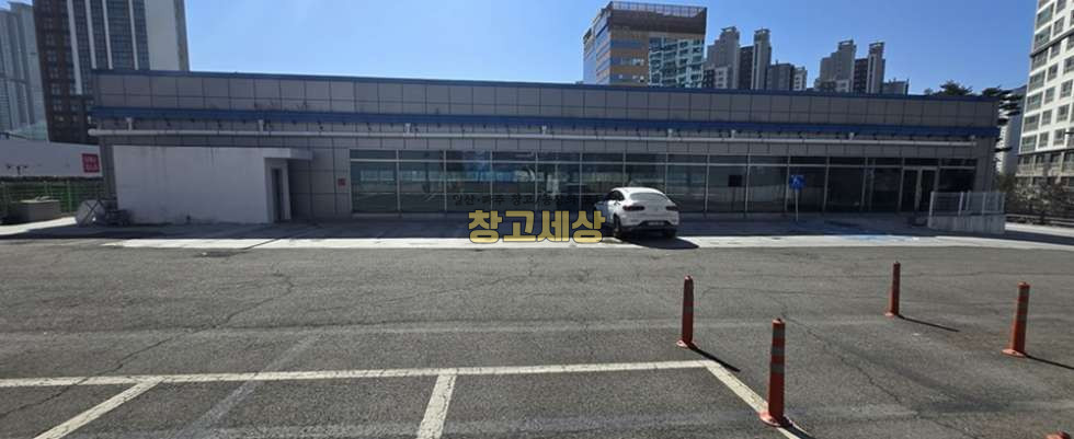경기 고양일산서구 덕이동 303평(1003㎡) / 운동시설 / 판매시설 / 단독대형마당 / 내부화장실/ 내부승강기/ 렌트프리2달 월세 매물번호 11584 사진 4