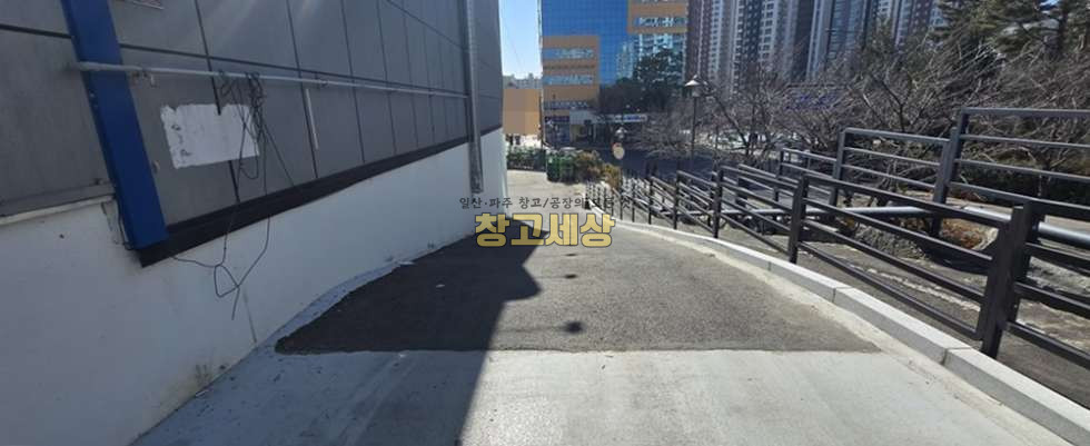경기 고양일산서구 덕이동 303평(1003㎡) / 운동시설 / 판매시설 / 단독대형마당 / 내부화장실/ 내부승강기/ 렌트프리2달 월세 매물번호 11584 사진 5