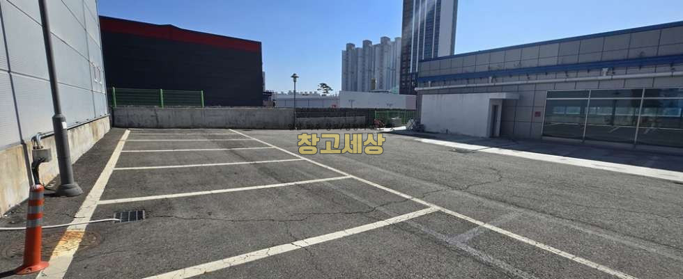 경기 고양일산서구 덕이동 303평(1003㎡) / 운동시설 / 판매시설 / 단독대형마당 / 내부화장실/ 내부승강기/ 렌트프리2달 월세 매물번호 11584 사진 6