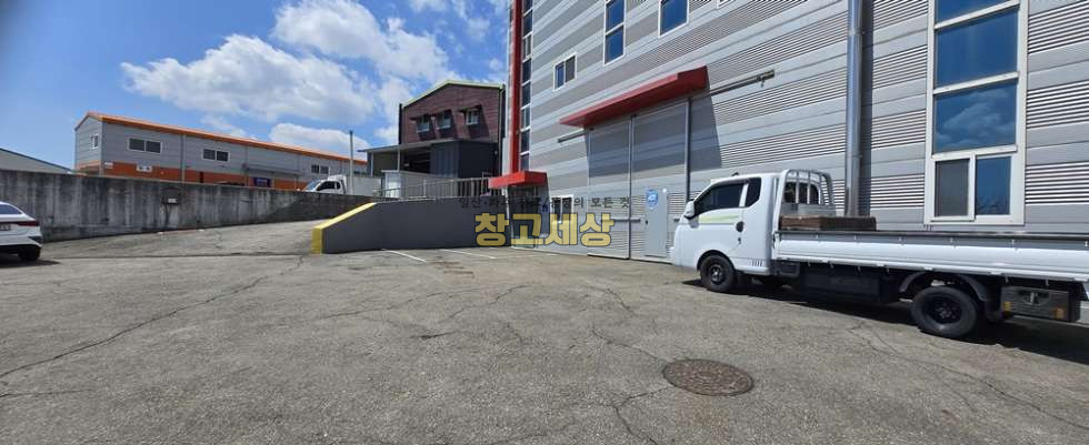 경기 고양일산서구 구산동 160평(527㎡) / 공장 / 단독전면마당 / 내부화장실/ 대형차량OK / 전기승압OK 월세 매물번호 11611 사진 5