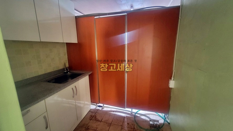 경기 파주시 신촌동 50평(165㎡) / 창고 /메인도로접/ 내부화장실/ 대형차량OK 월세 매물번호 11814 사진 7