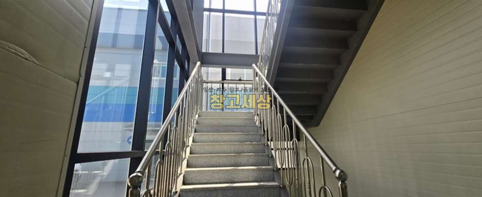경기 고양일산동구 성석동 916평(3030㎡) / 창고시설 /복층창고/ 단독마당/ 도로접/ 화물엘베/화물리프트/전기35KW/츄레라OK 월세 매물번호 11859 사진 9