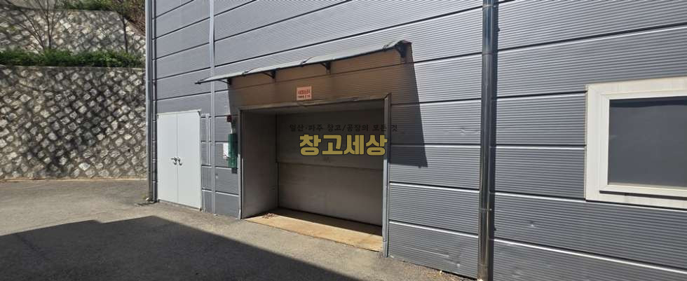 경기 고양일산동구 성석동 916평(3030㎡) / 창고시설 /복층창고/ 단독마당/ 도로접/ 화물엘베/화물리프트/전기35KW/츄레라OK 월세 매물번호 11859 사진 15