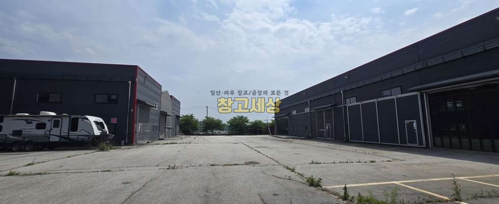 경기 파주시 탄현면 문지리 부지 1258평 /넓은단독마당/ 동간연결/ 가설천막/사무동별도/하수직관연결/전기130키로/츄레라OK 매매 매물번호 11906 사진 4