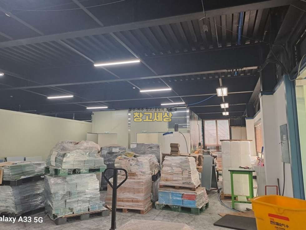경기 파주시 산남동 산남동 창고임대 300평(989㎡) / 2종제조 /단독마당/ 복층창고/내부사무실/ 내부화장실/츄레라OK 월세 매물번호 11918 사진 4