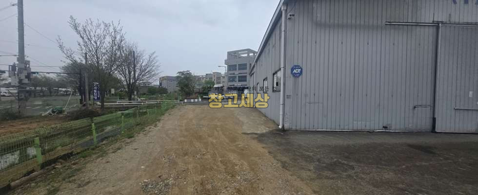 경기 고양일산서구 덕이동 117평(390㎡) / 2종근생 /대형공동마당/ 외부화장실/도로접/ 하수직관연결/츄레라OK 월세 매물번호 11854 사진 8